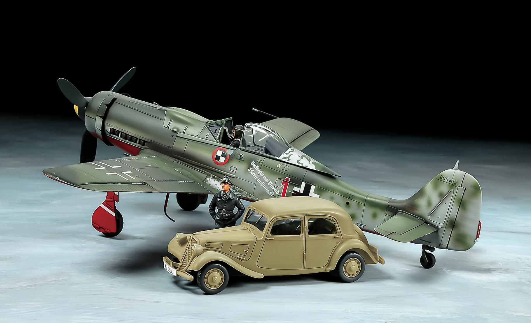 Tamiya 25213 Focke-Wulf Fw190 D-9 JV44 & Citroen 11CV Set 1:48 Model Kits