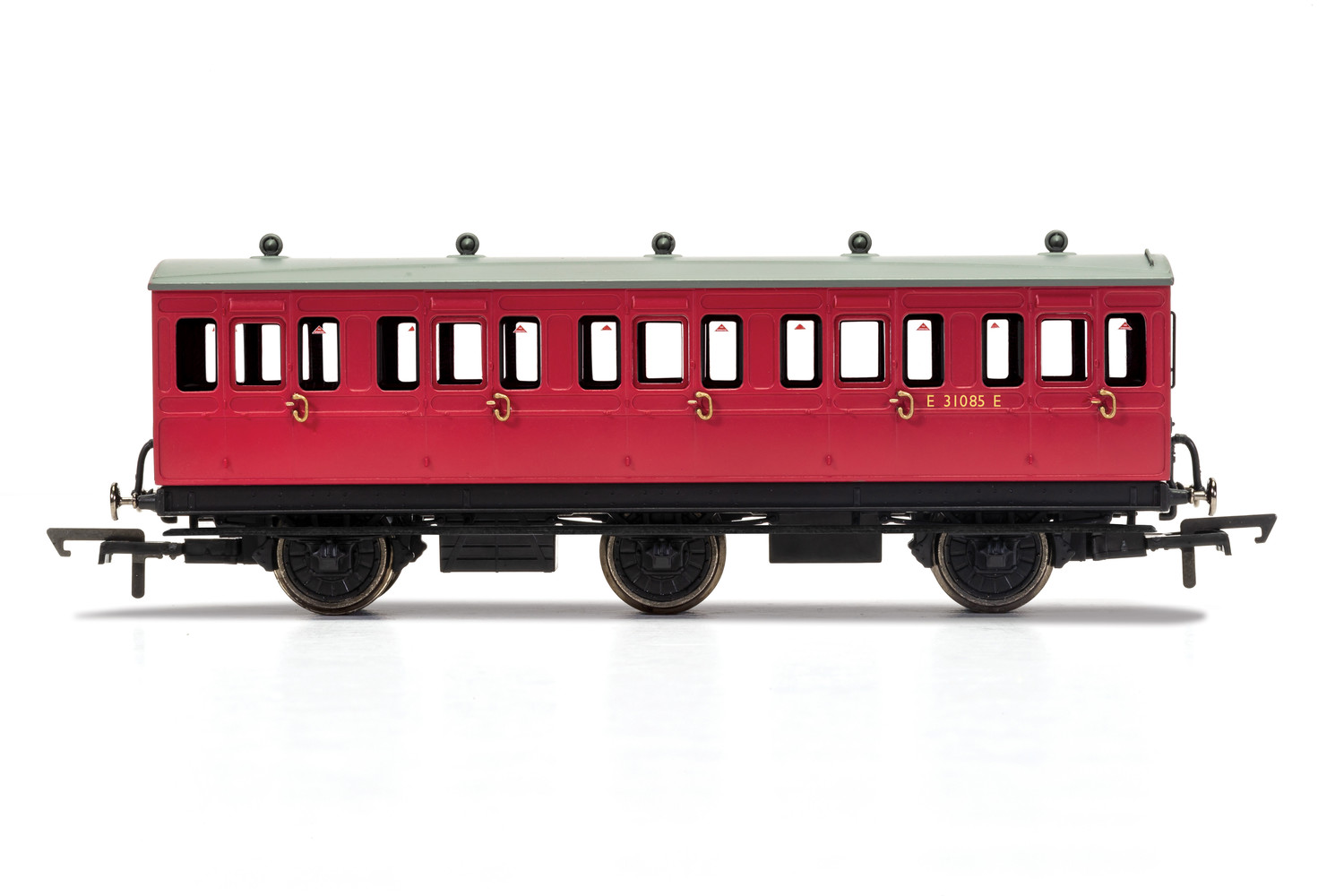 Hornby R40124A BR - 6 Wheel Coach - 3rd Class - Fitted Lights - E31085 - Era 4